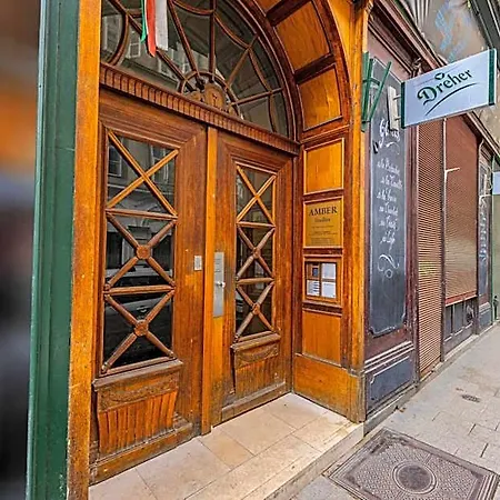 Amber Terrace Downtown 4*